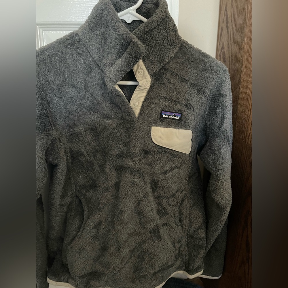 PATAGONIA PULLOVER SWEATSHIRT. GIRLS SIZE S. GREAT CONDITION
